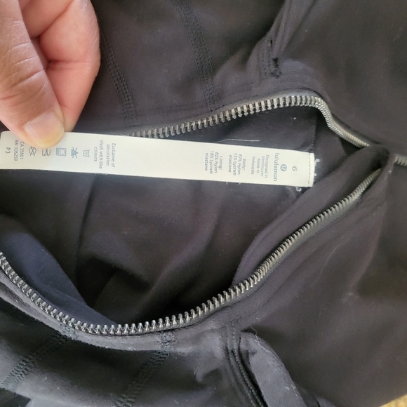 Lululemon - Picture 4 of 6